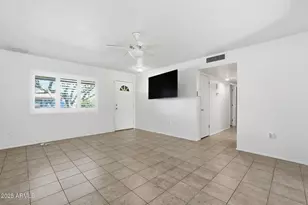 9201 W Long Hills Dr, Sun City, AZ 85351 - Photo 11