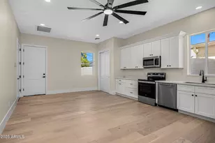 3002 N 53rd Pl, Phoenix, AZ 85018 - Photo 9