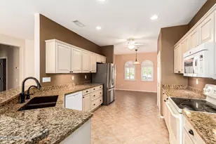 20693 N Glen Canyon Dr, Surprise, AZ 85387 - Photo 5