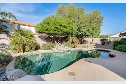 10322 W Roanoke Avenue, Avondale, AZ 85392 - Photo 11