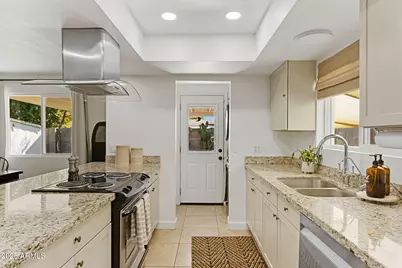 8655 E Palo Verde Drive, Scottsdale, AZ 85250 - Photo 9