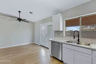 14075 S Avalon Road, Arizona City, AZ 85123 - Photo 9