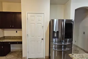 2218 W Magdalena Ln, Phoenix, AZ 85041 - Photo 9