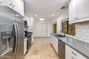 9322 E Jenan Dr, Scottsdale, AZ 85260 - Photo 15