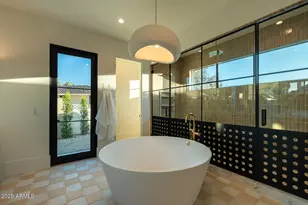 4729 E Arcadia Ln, Phoenix, AZ 85018 - Photo 23