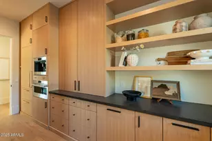 4729 E Arcadia Ln, Phoenix, AZ 85018 - Photo 17