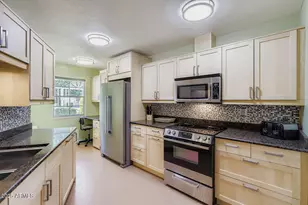 10454 W Palmeras Dr, Sun City, AZ 85373 - Photo 7