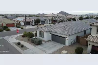 14364 W Desert Hollow Drive, Surprise, AZ 85387 - Photo 37