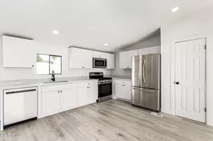 452 E Annette Dr, Phoenix, AZ 85022 - Photo 9