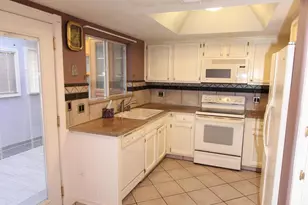 10411 N 11th Ave, Phoenix, AZ 85021 - Photo 5