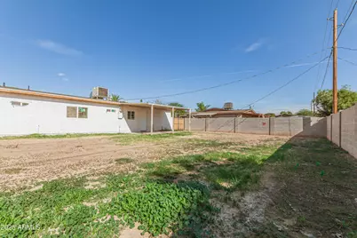 7533 W Sheila Lane, Phoenix, AZ 85033 - Photo 13