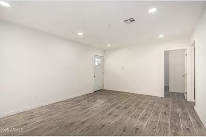 7533 W Sheila Lane, Phoenix, AZ 85033 - Photo 11