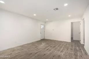 7533 W Sheila Ln, Phoenix, AZ 85033 - Photo 11