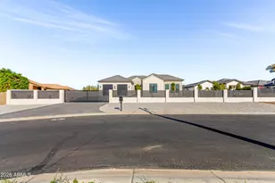 7090 W Celestine Dr, Peoria, AZ 85383 - Photo 5