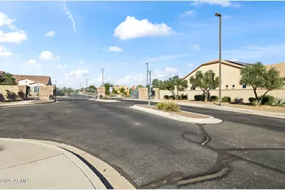 18495 W Paradise Lane, Surprise, AZ 85388 - Photo 33