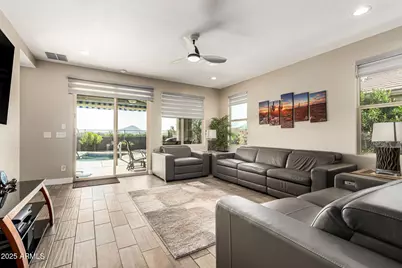 549 E Balao Drive, Phoenix, AZ 85085 - Photo 7