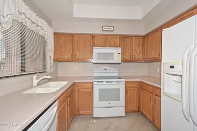 9151 W Greenway Road #113, Peoria, AZ 85381 - Photo 9