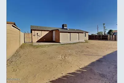 4102 N 71st Lane, Phoenix, AZ 85033 - Photo 9