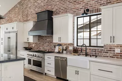 4208 N 41st Place, Phoenix, AZ 85018 - Photo 9