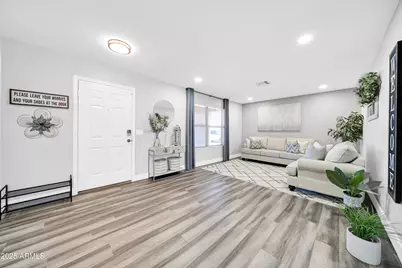 10617 W Daley Lane, Peoria, AZ 85383 - Photo 5