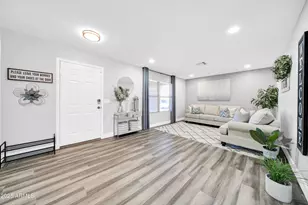 10617 W Daley Ln, Peoria, AZ 85383 - Photo 5