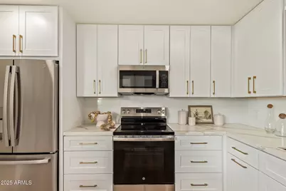 4201 E Camelback Road #14, Phoenix, AZ 85018 - Photo 9