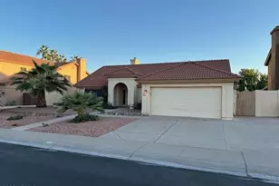 3909 E Lavender Ln E, Phoenix, AZ 85044 - Photo 47