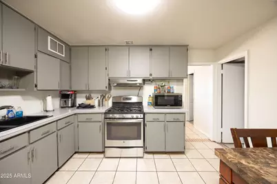 2736 W El Caminito Drive, Phoenix, AZ 85051 - Photo 9