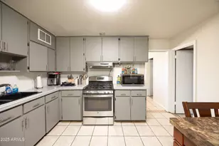 2736 W El Caminito Dr, Phoenix, AZ 85051 - Photo 9