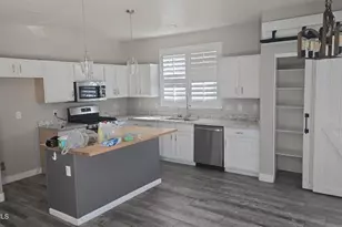 854 S Comanche Ct, Chandler, AZ 85224 - Photo 3