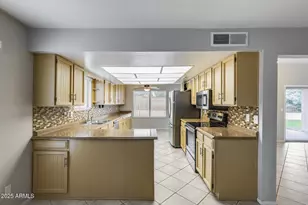 10841 N 39th Dr, Phoenix, AZ 85029 - Photo 3