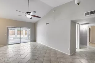 10841 N 39th Dr, Phoenix, AZ 85029 - Photo 11