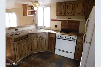 925 N Plaza Drive #32, Apache Junction, AZ 85120 - Photo 7