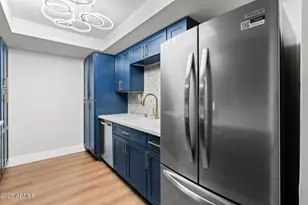 3825 E Camelback Rd, Phoenix, AZ 85018 - Photo 9