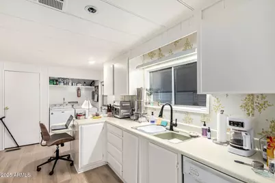 11811 N 19th Avenue #24, Phoenix, AZ 85029 - Photo 13