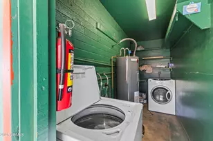 6402 W Avalon Dr, Phoenix, AZ 85033 - Photo 23