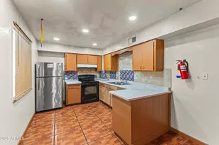 6402 W Avalon Dr, Phoenix, AZ 85033 - Photo 9