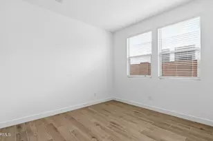 8010 W Royal Palm Rd, Peoria, AZ 85345 - Photo 9