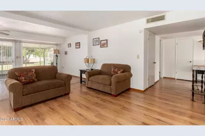 10304 W Kingswood Circle, Sun City, AZ 85351 - Photo 9