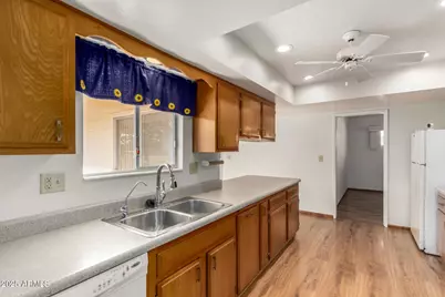 10304 W Kingswood Circle, Sun City, AZ 85351 - Photo 19