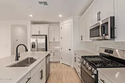 8644 S 170th Avenue, Goodyear, AZ 85338 - Photo 5