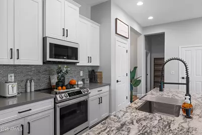 12090 W Peak View Road, Peoria, AZ 85383 - Photo 11