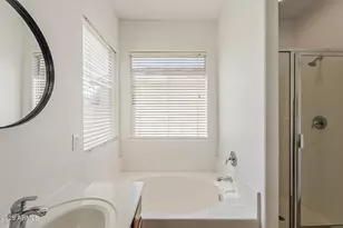 3877 S Coach House Dr, Gilbert, AZ 85297 - Photo 31