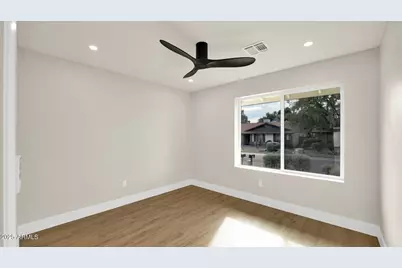 116 E Helena Drive, Phoenix, AZ 85022 - Photo 11