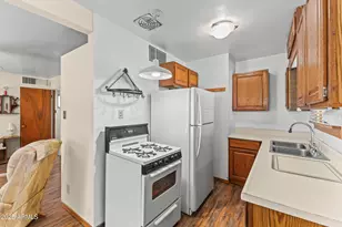 2047 W Cambridge Ave, Phoenix, AZ 85009 - Photo 13