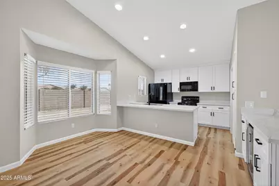 6831 S Oakmont Drive, Chandler, AZ 85249 - Photo 9