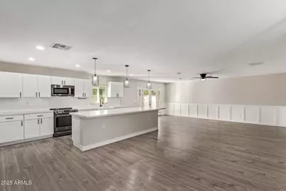 8542 N 42nd Drive, Phoenix, AZ 85051 - Photo 11