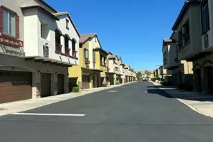 2725 E Mine Creek Rd, Phoenix, AZ 85024 - Photo 23