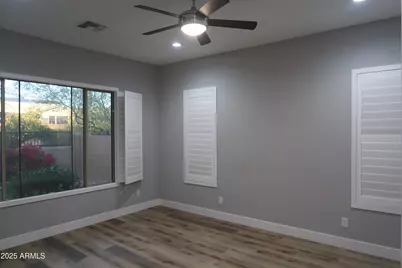 2852 E Robin Lane E, Phoenix, AZ 85050 - Photo 11