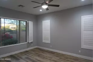 2852 E Robin Ln E, Phoenix, AZ 85050 - Photo 11